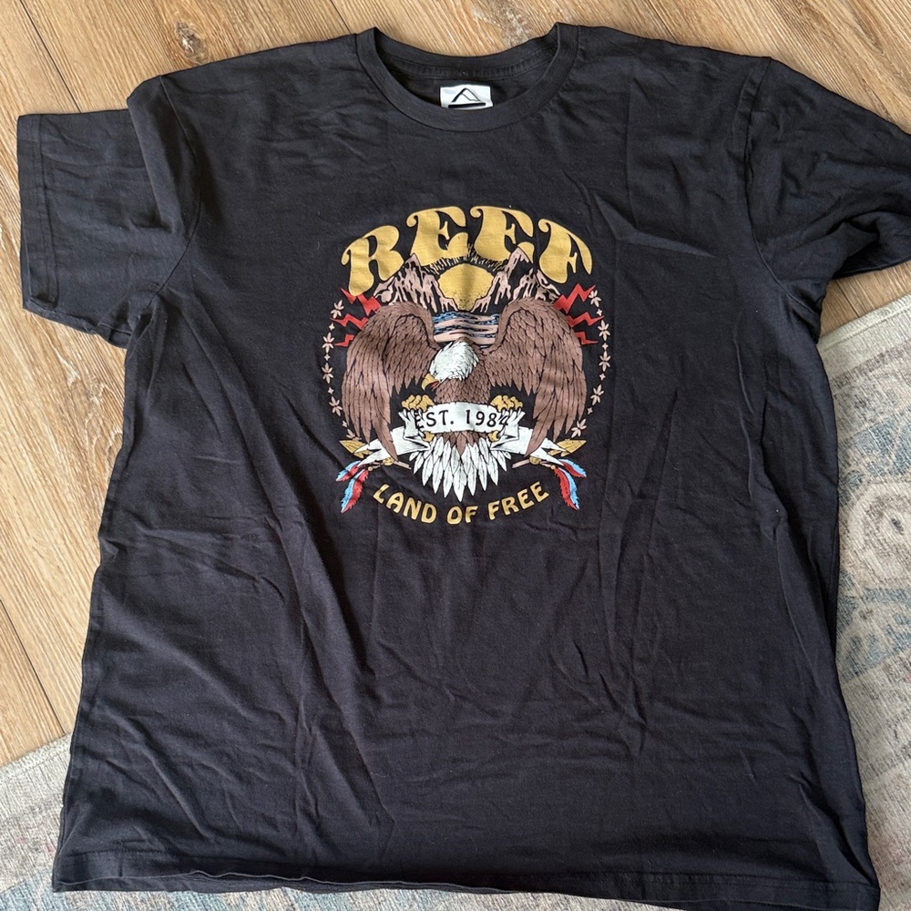 Reef Black 'Land of Free' Graphic Tee